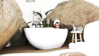 Anna Zapala Naked Soapy Bathtub OnlyFans Video Leaked